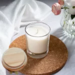 Transparant glas met houten deksel